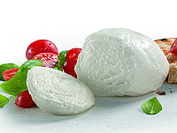 Blick ins Kühlregal: Preise für Mozzarella-Kugeln in Bewegung